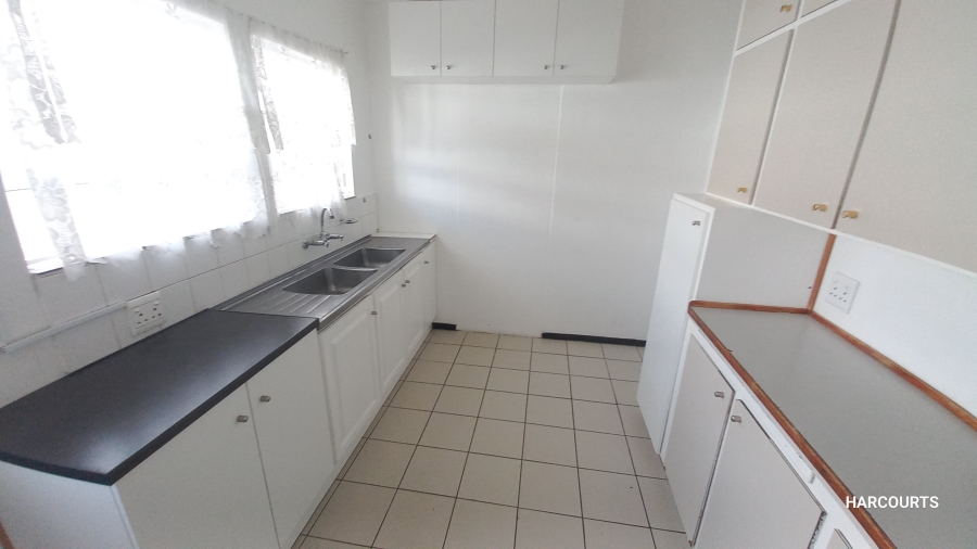 To Let 4 Bedroom Property for Rent in Athlone Western Cape